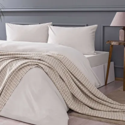 Image de Linens Luster Throw Bej